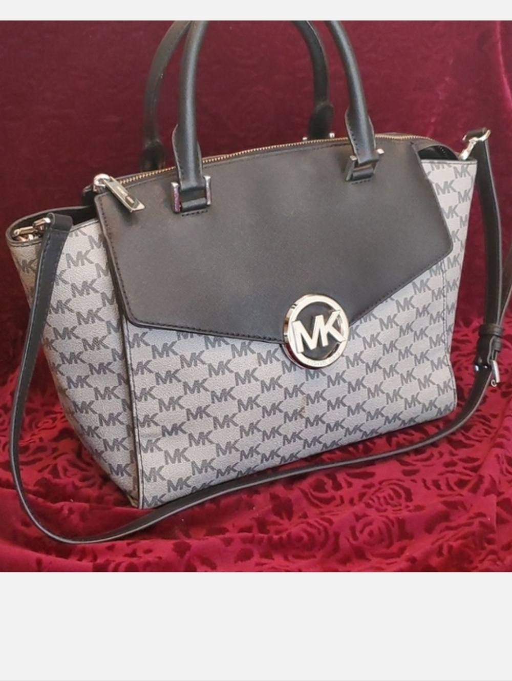 Michael Kors lg Hudson logo bag